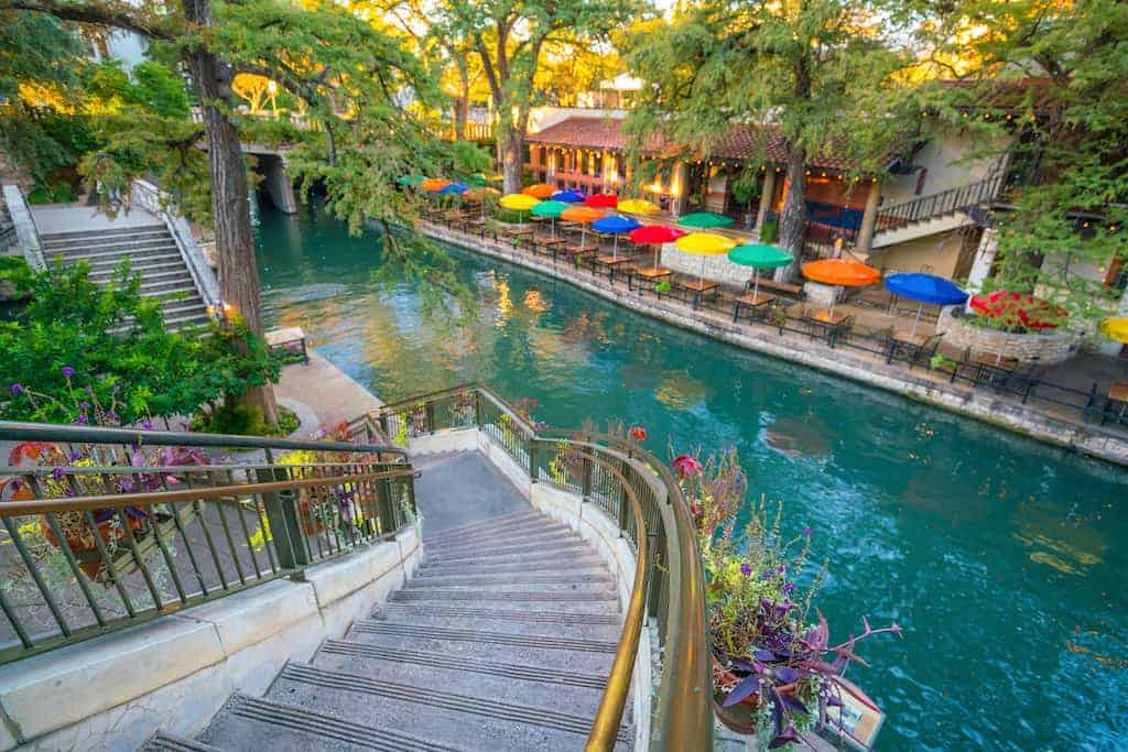 Best San Antonio Riverwalk Restaurants - No Tourist Traps! (2023