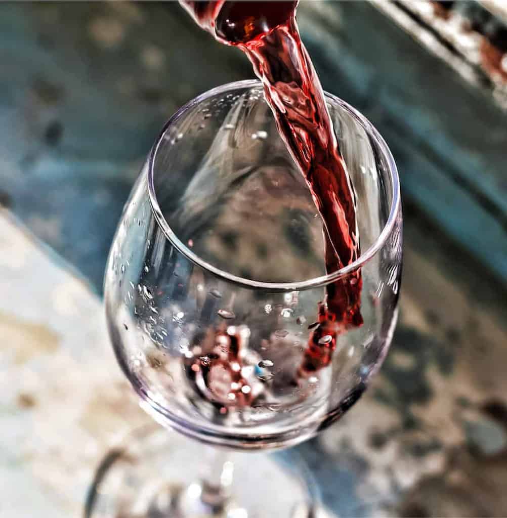 9 Red Wine Benefits That Are Backed by Science