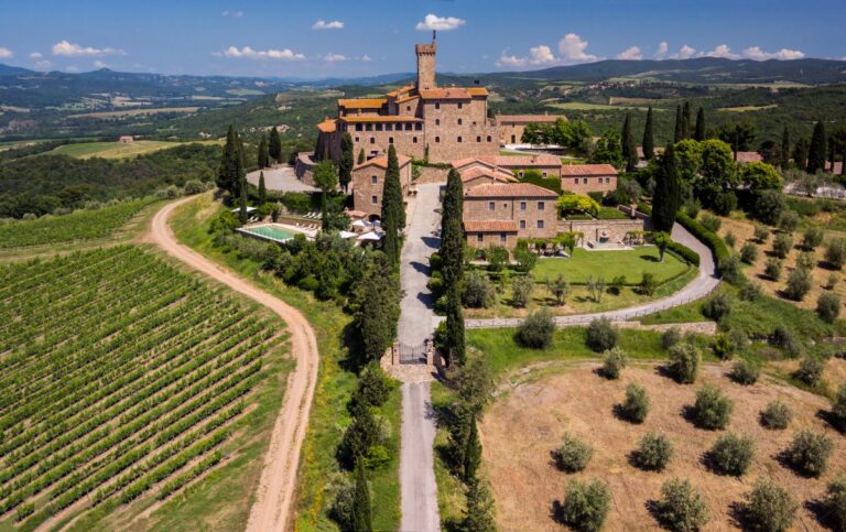 29 Best Wineries in Tuscany & Top Vineyard Resorts 2024