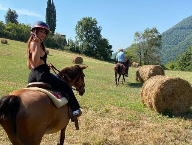 Horseback riding and pool wine tour in Tuscany