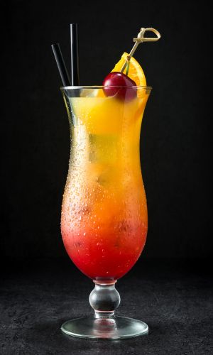 https://www.winetraveler.com/wp-content/uploads/2023/09/Sex-on-the-Beach-Tropical-Cocktail-Recipe.jpg