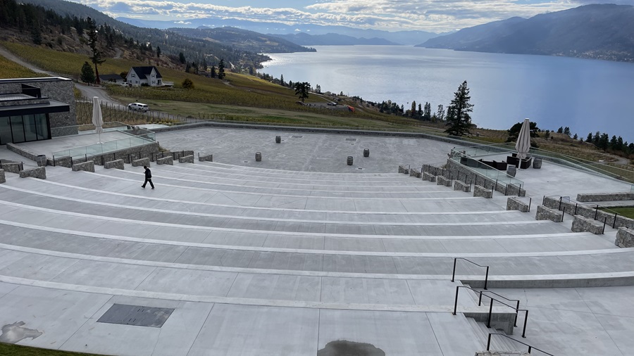 Amphitheatre & Lake View O'Rourke Estate Winey